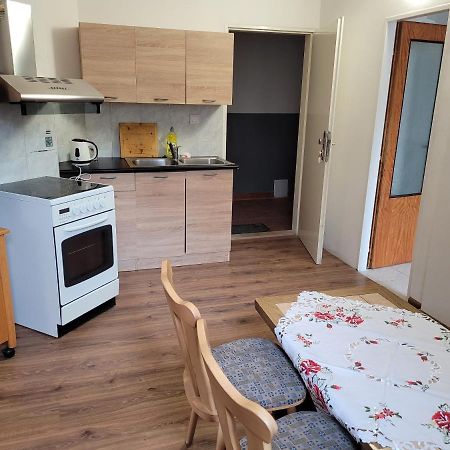 קרלובי וארי Studentska Apartments מראה חיצוני תמונה