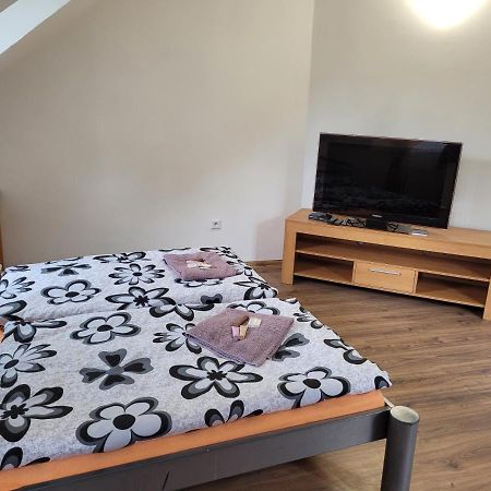 קרלובי וארי Studentska Apartments מראה חיצוני תמונה