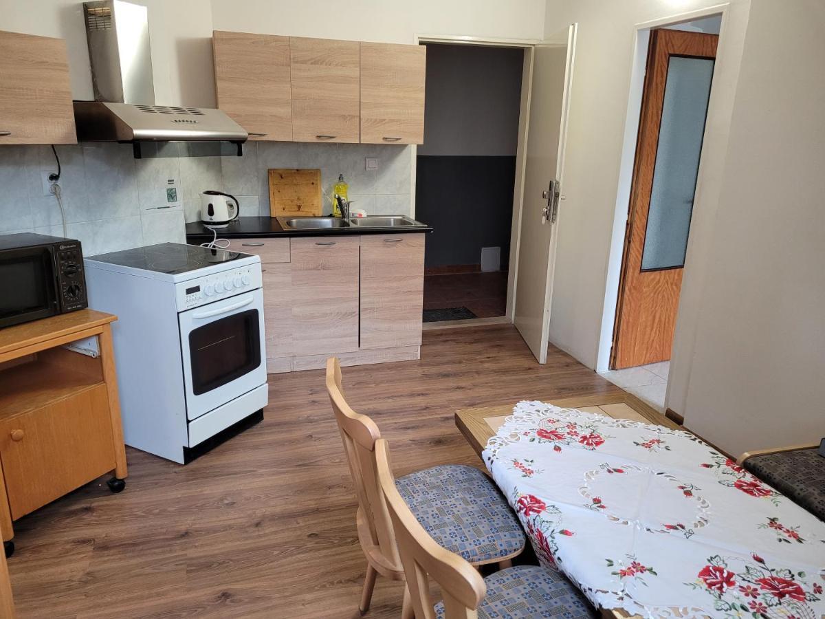 קרלובי וארי Studentska Apartments מראה חיצוני תמונה