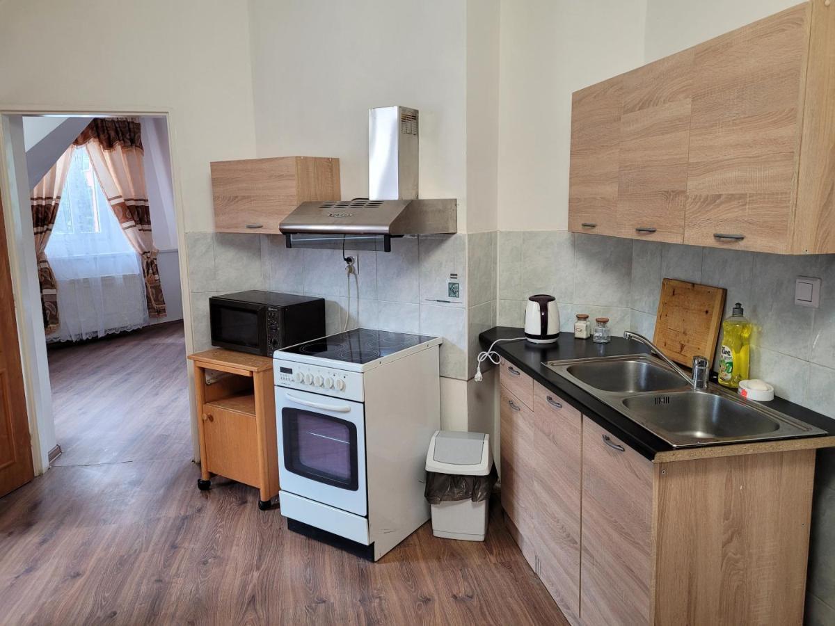 קרלובי וארי Studentska Apartments מראה חיצוני תמונה
