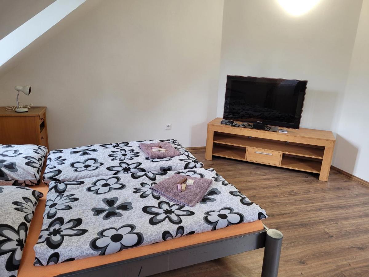 קרלובי וארי Studentska Apartments מראה חיצוני תמונה